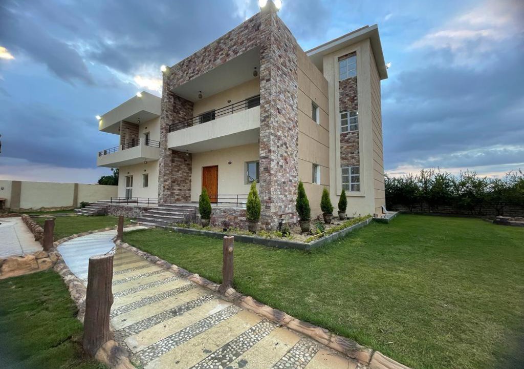 6th of October City Villa | فيلا للايجار اليومى فى الريف الاوربي طريق مصر اسكندرية الصحراوي قريبة من مطار سفنكس وبجوار هايبر وان الصحراوي- 5 غرف نوم-حمام سباحة-شواية- كيدز ايريا- جيم- بلياردو