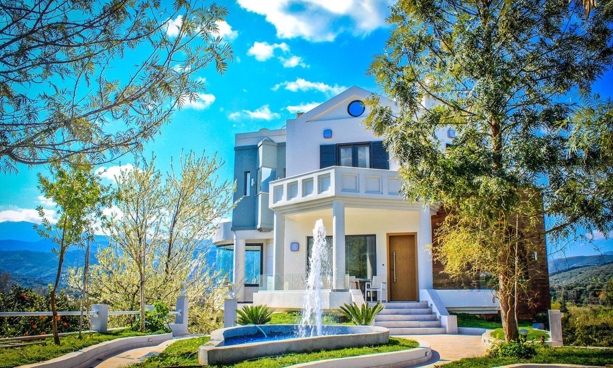 Alikianos Villa | 10' from the Beach, Waterpark & Chania City/Family-Friendly Villa