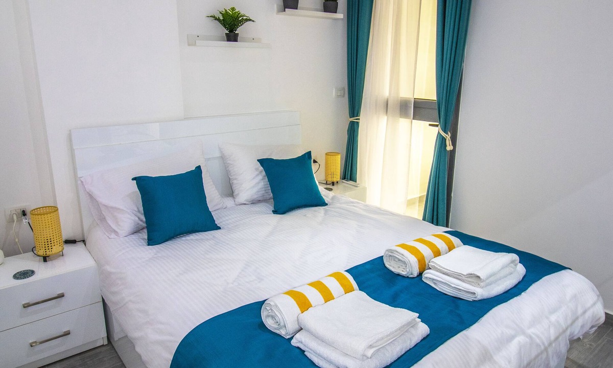 Al Ahyaa Apartment | 2 Bed Resort Apt-Sleeps 4-Balcony-Hotel Services