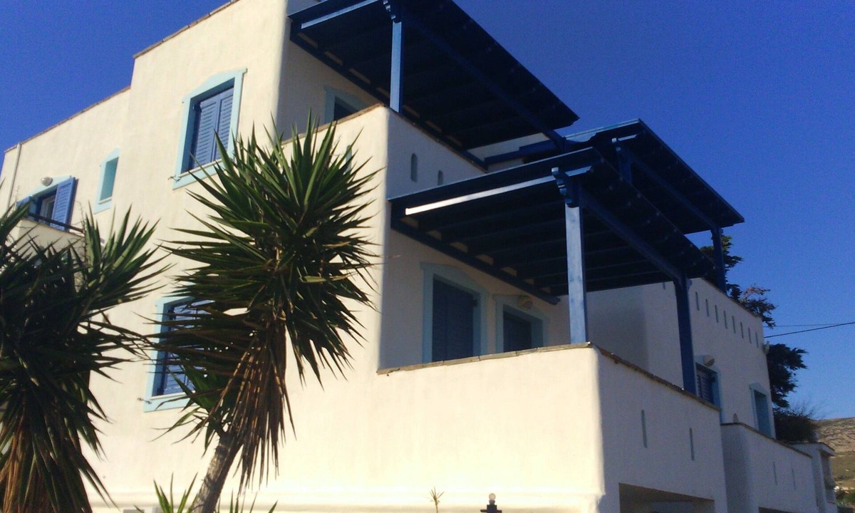 Kastraki Apartment | Baetylus SELF CATERING above ground floor apartment, near 3 beaches of Naxos