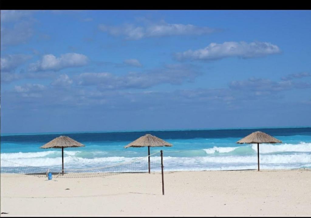 Al-Hammam Ski Chalet | Beach House Perfect for Romantic Weekend in resort