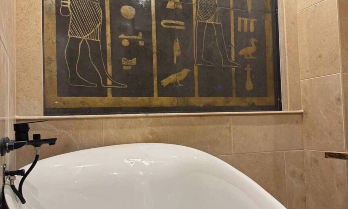 Al Haram Bed & Breakfast | Charming 2-bedroom bed & breakfast with WiFi, AC in Giza Governorate