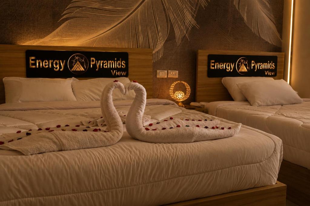 Kafrat al Jabal Hotel | Dendera palace pyramids view