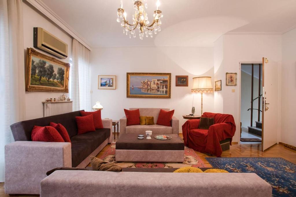 Athens City Centre Apartment | Elli's luxury, large apt in the center of Athens
