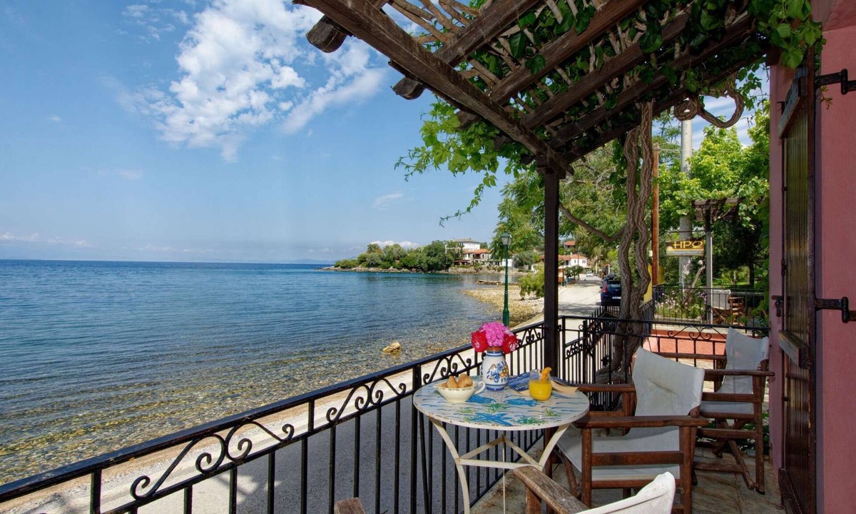 Lefokastron Apartment | House in Lefokastro - in front of the beach + Wi-Fi #3