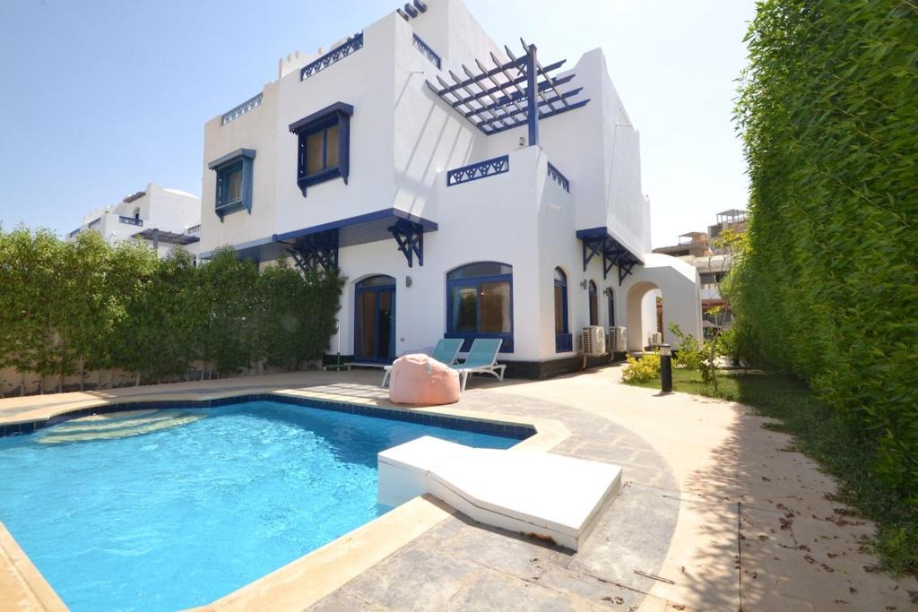 Sahl Hasheeh Apartment | Luxury 4 Bedroom Villa for Rent in Amaros