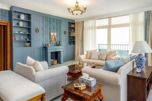 Maadi Apartment | Luxury 5BR Ottoman Khan with Nile & Pyramids View