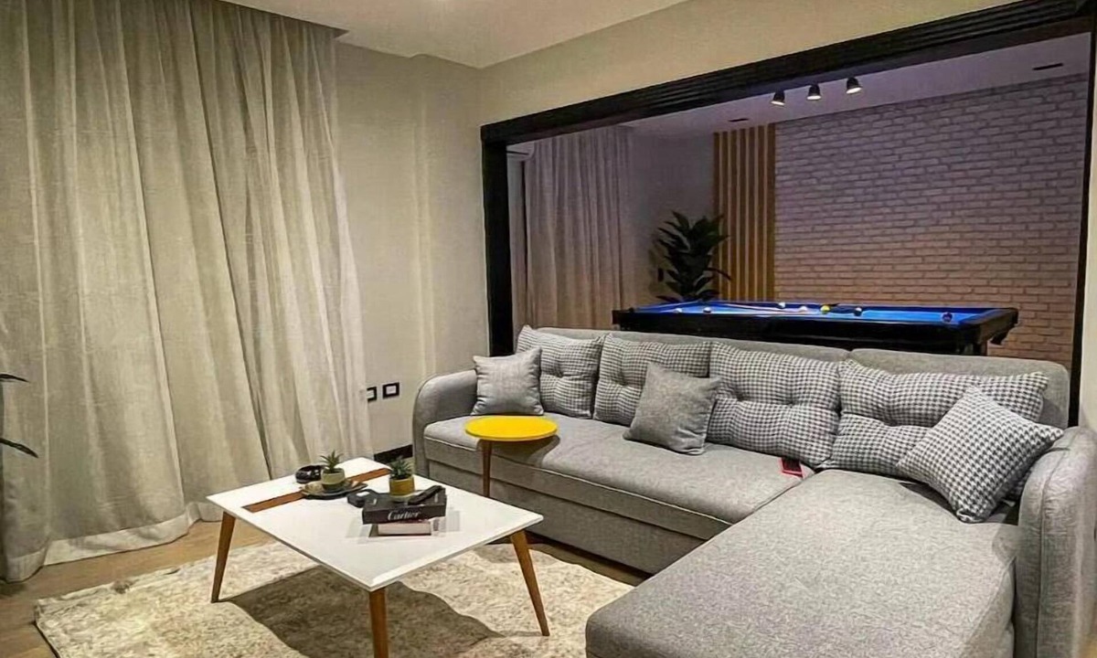 Oula Apartment | luxury condo with pool table