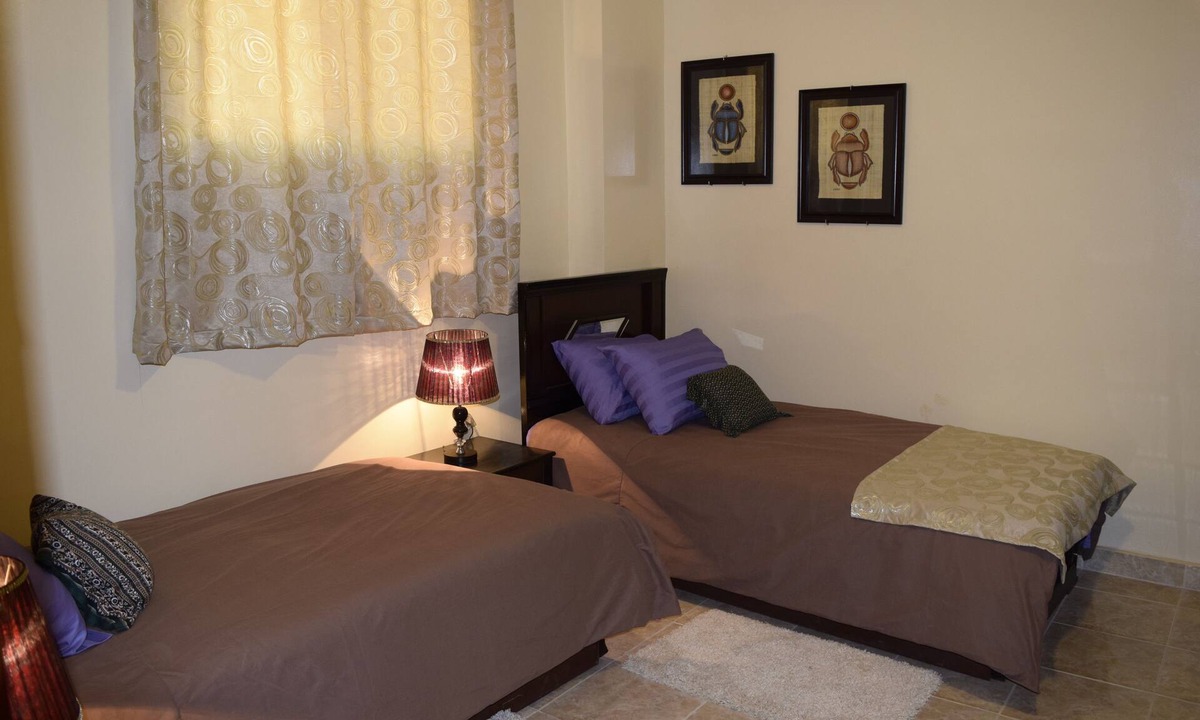 Al Haram Bed & Breakfast | Queen Nefertiti Room (Pyramids Overlook Inn)