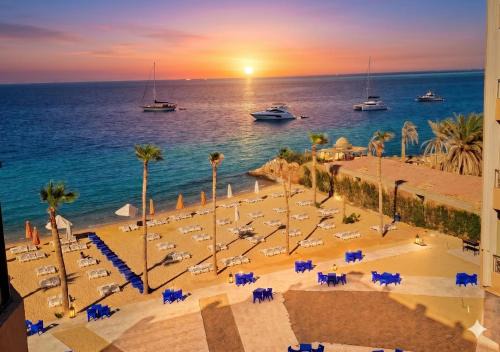 Al Ahyaa Apartment | Romantic apartment with garden, pool and beach