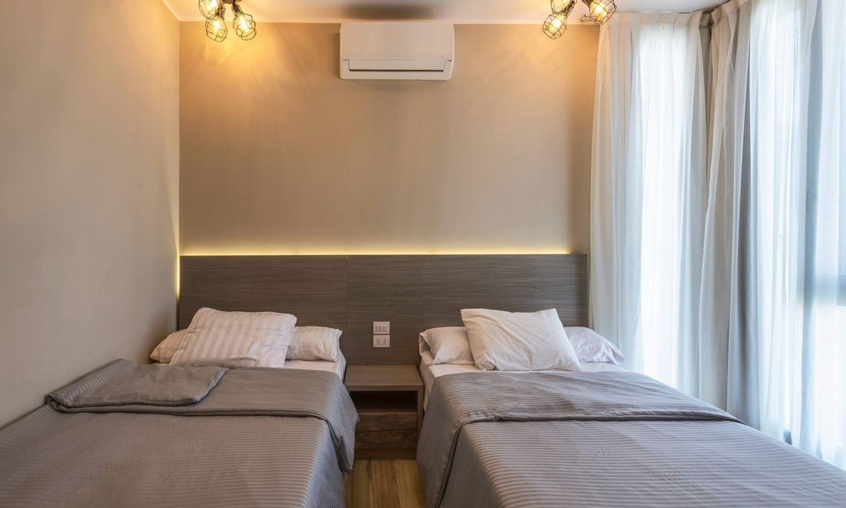 Al-Khalifa Apartment | Spacious 3-bedroom apartment in fabulous Cairo with AC and gym