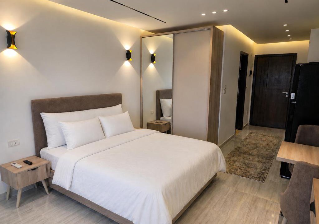Al Mamsha El Seyahi Apartment | Studio Apartment with Pool View in Alhambra Avenue South