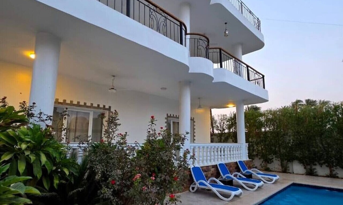Luxor Apartment | Swan Apartment in Luxurious Villa Aphrodite