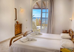 Flora Beach Studio 10 - mit wunderschönen Meerblick nur 50m vom schönen Sandstrand entfernt in Agios Georgios Pagon