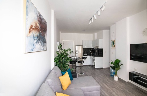 Al Ahyaa Apartment | 2 Bed Resort Apt-Sleeps 4-Balcony-Hotel Services