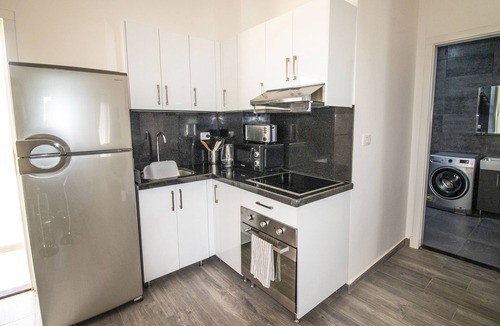 Al Ahyaa Apartment | 2 Bed Resort Apt-Sleeps 4-Balcony-Hotel Services