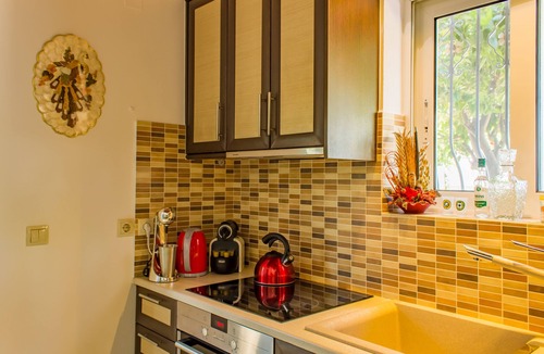 Galatas Villa | 2 Bedroom Villa in Galatas with a lovely garden