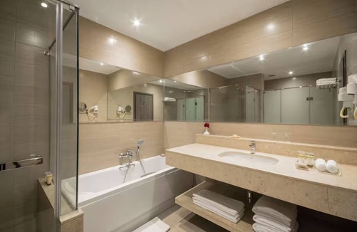 Sharm El Sheikh Hotel | 2 Modern Comforts Steps from Nabq Bay Center’s Shops and Entertainment