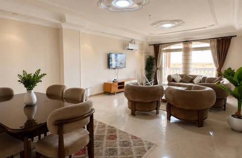 Pyramids Gardens Apartment | 3-bedroom luxury apartment with AC infront of Giza pyramids