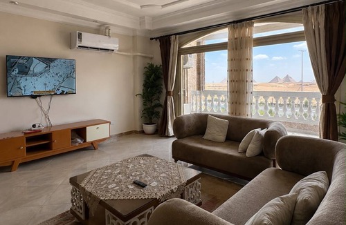 Pyramids Gardens Apartment | 3-bedroom luxury apartment with AC infront of Giza pyramids