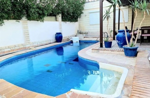 Dahar House | 3 BR Villa W/beach access