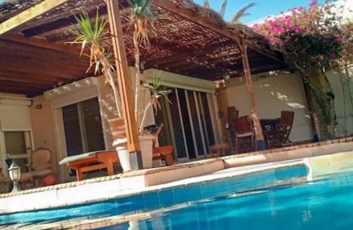 Dahar House | 3 BR Villa W/beach access