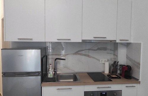 Ofrinion Apartment | 5 minutes to the beach! Cozy vacation retreat with a pool! Fully equipped flat
