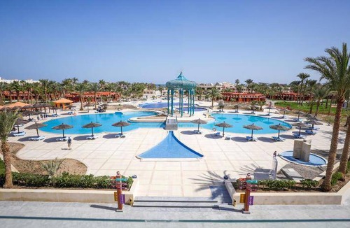 Village Road Resort | 90 m² Resort ∙ 2 bedrooms ∙ 127 guests