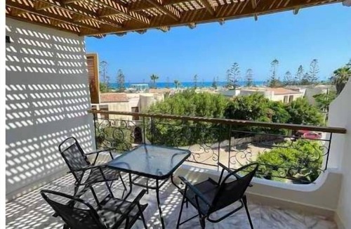 Heliopolis House | AirConditioned 3 bedroom apartment with a sea view