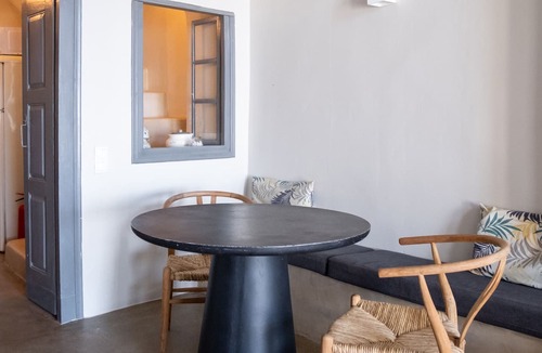 Oia Villa | Alafouzou Cave Loft
