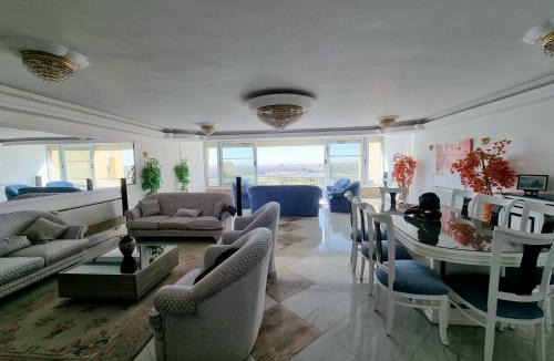 Cairo Apartment | Amazing Nile View and Pyramids Apartment