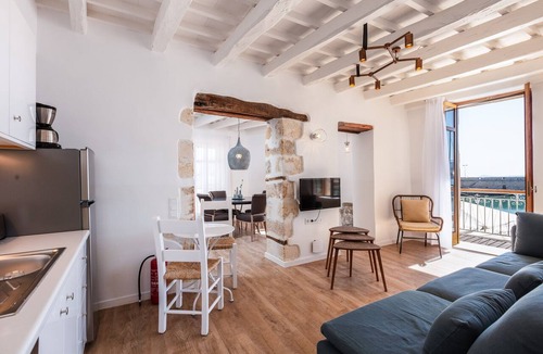 Old Town Rethymnon Apartment | Anne Apartment, cosy apartment in the Old Harbour!