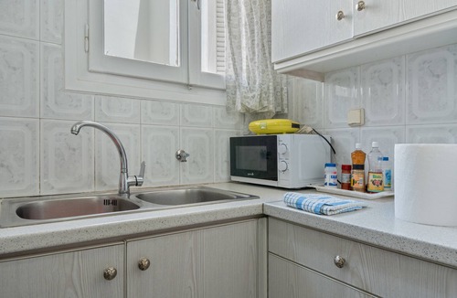 Kolokinthou Apartment | Apartment 'Family, Enjoy Athens, Apt 90 Cm' with Private Garden, Wi-Fi and Air Conditioning