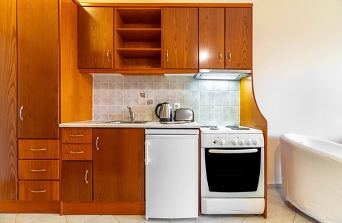Agios Stefanos Avliotes Apartment | Apartment In A Hotel 'Kosmos Studio 2' with Shared Terrace, Wi-Fi and Air Conditioning