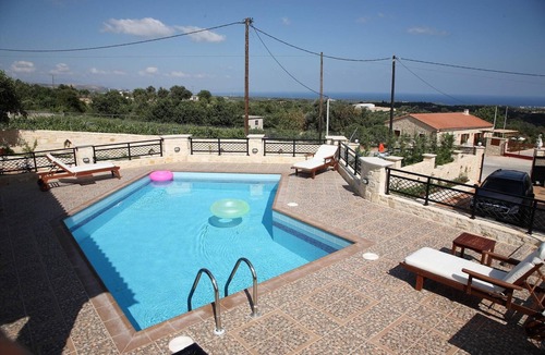 Skouloufia Villa | Attractive villa with private pool