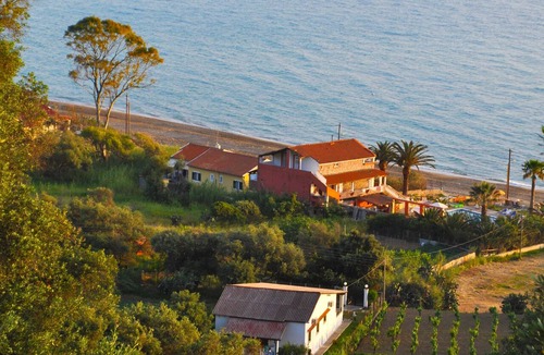 Agios Gordios House | Beachfront Vacation Home "eftichia"