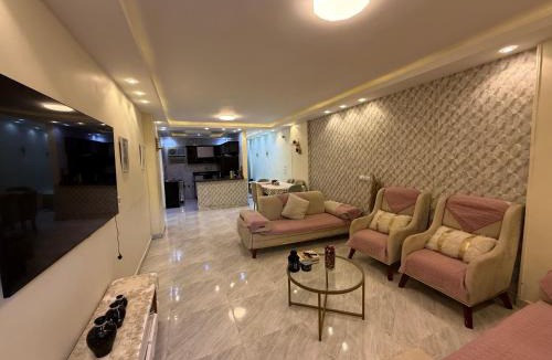 Pyramids Gardens Apartment | Between pyramids & GEM