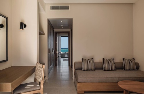 Port Ghalib Hotel | Bright and Cozy Room Near Vibrant Marine Life – Ideal for Diving Enthusiasts