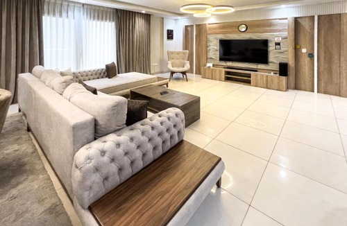 Heliopolis Apartment | Calm & Classy 2BR - 5 min to Airport