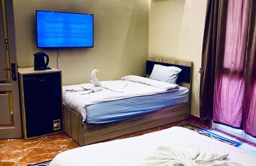 Al Haram Bed & Breakfast | Charming 9-bedroom B&B with AC, WiFi in tranquil Giza Governorate
