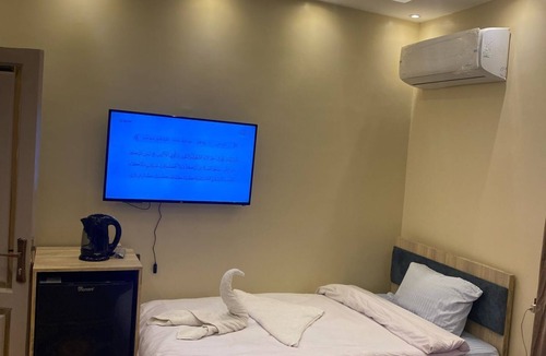 Al Haram Bed & Breakfast | Charming 9-bedroom B&B with AC, WiFi in tranquil Giza Governorate