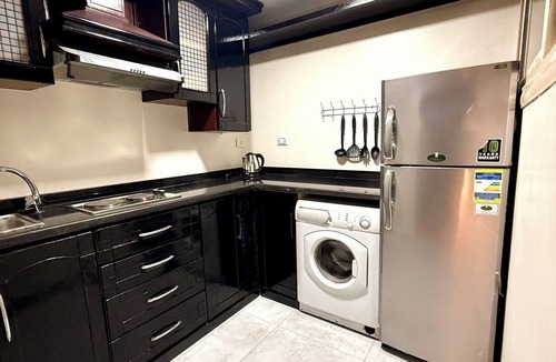 Oula Apartment | Cozy 1-bedroom studio in gorgeous Giza Governorate with AC