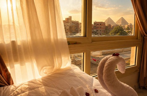 Kafrat al Jabal Hotel | Dendera palace pyramids view