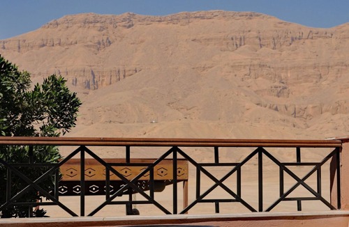 Luxor House | Desert top floor Suite at Malkata House: Pool & Dine