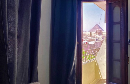 Oula House | Double Room with Balcony Pyramids View