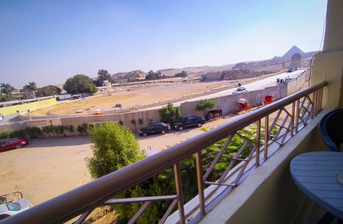 Oula House | Double Room with Balcony Pyramids View