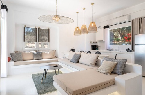 Andros Town Villa | Edem Garden Suite Country House with Sea View, Wi-Fi and Air Conditioning