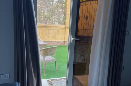 6th of October City Apartment | Elite House: Cozy Garden Oasis 3BR – Mall of Arabia