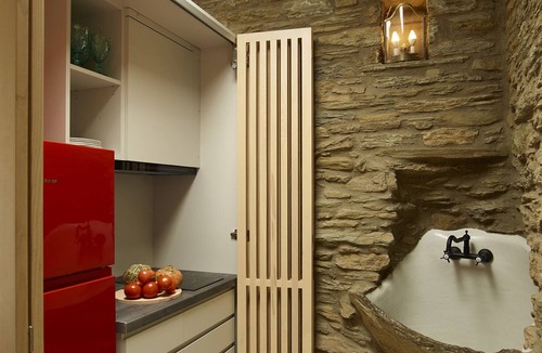 Kato Fellos House | Escape to Elegance: Heliades Suite – Idyllic Getaway in Andros, pool, 2-bedrooms