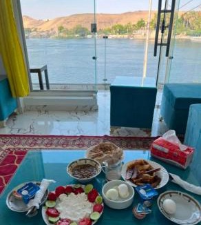 Aswan House | Esmerada
